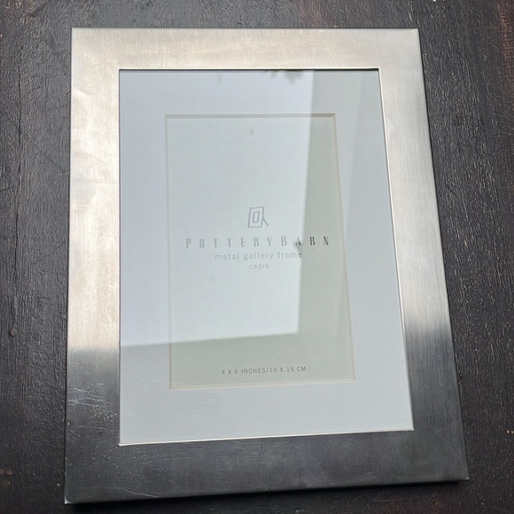 Pottery Barn 4 by 6 frame - Picture 3 of 7
